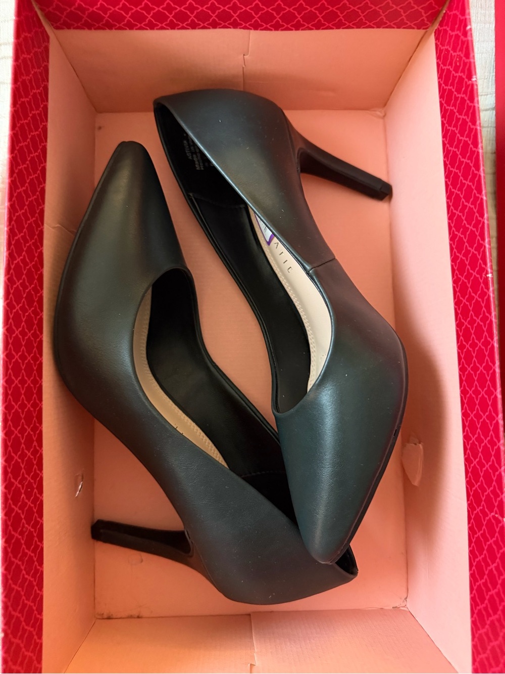 NIB Kelly & Katie Astivia heels. Size 6